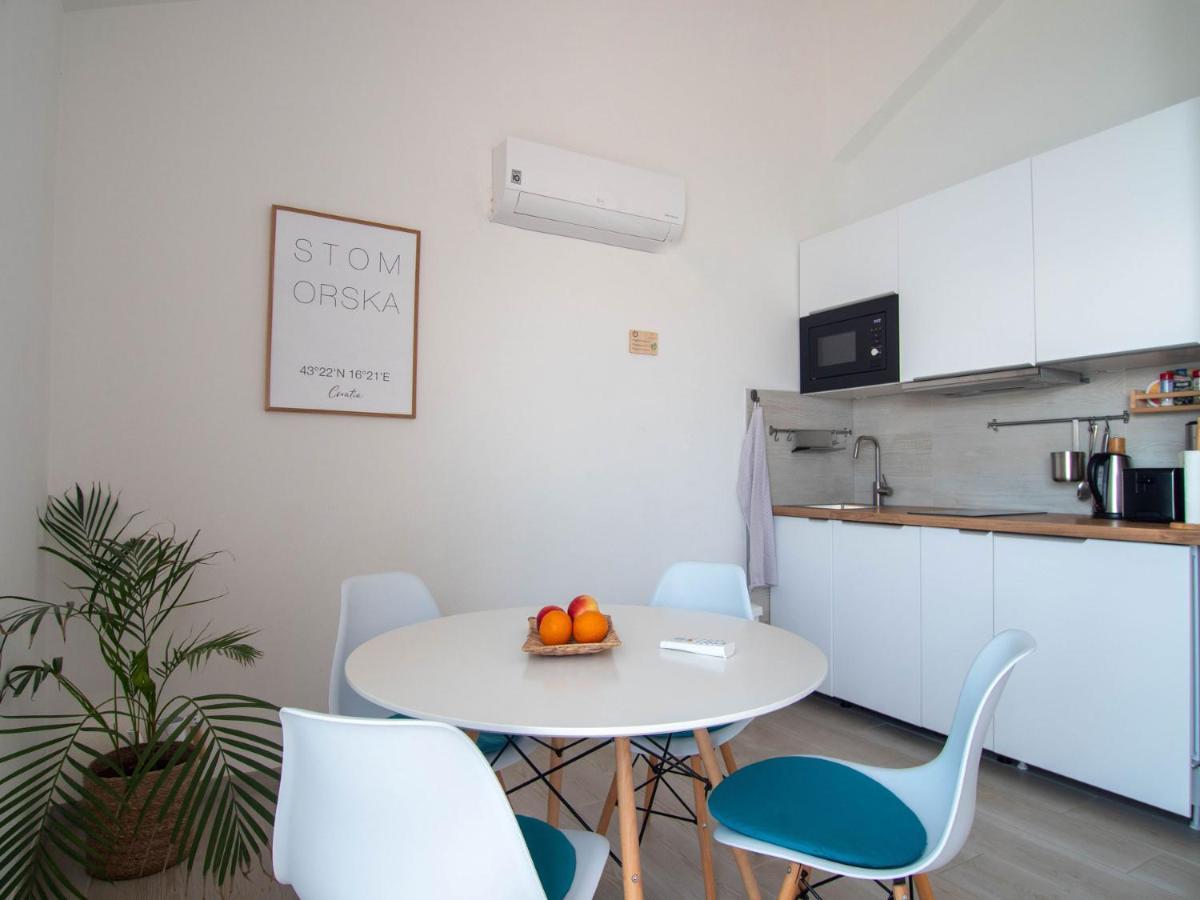 Sunny Apartments Stomorska Luaran gambar